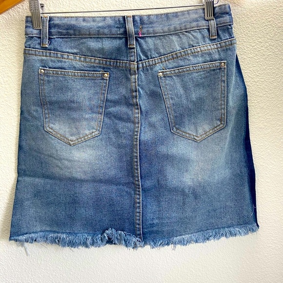 POL Jr Small Blue Jean Raw Edge Hem Etched flowers Denim Mini Skirt - Picture 4 of 5